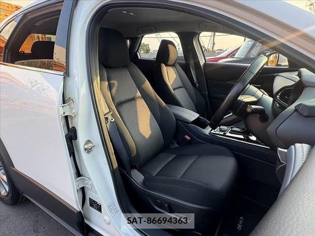 Mazda CX-30 2022-07 8207114-15
