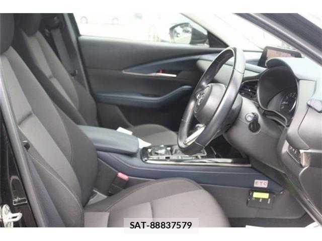 Mazda CX-30 2021-03 8524222-23