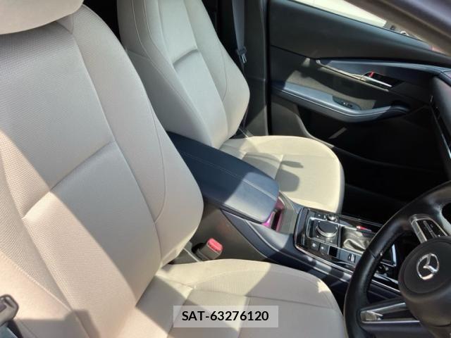 Mazda CX-30 2022-01 8561612-13
