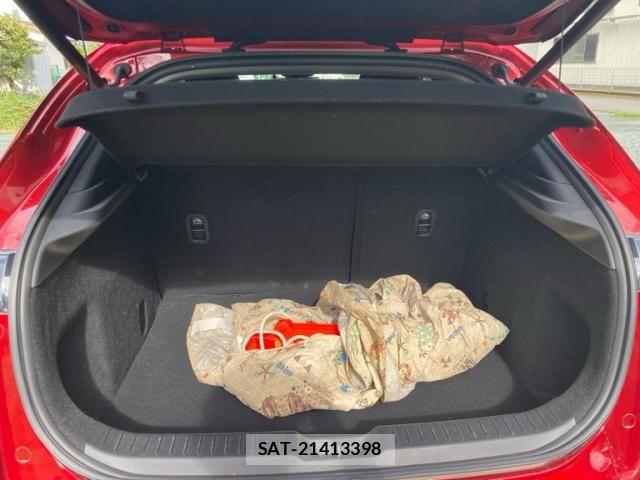 Mazda CX-30 2020-07 8828503-12