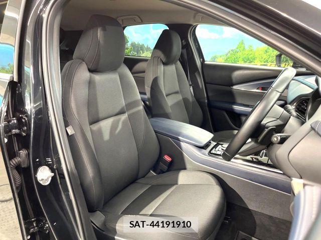 Mazda CX-30 2023-08 8883484-7