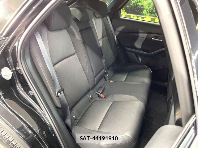 Mazda CX-30 2023-08 8883484-8