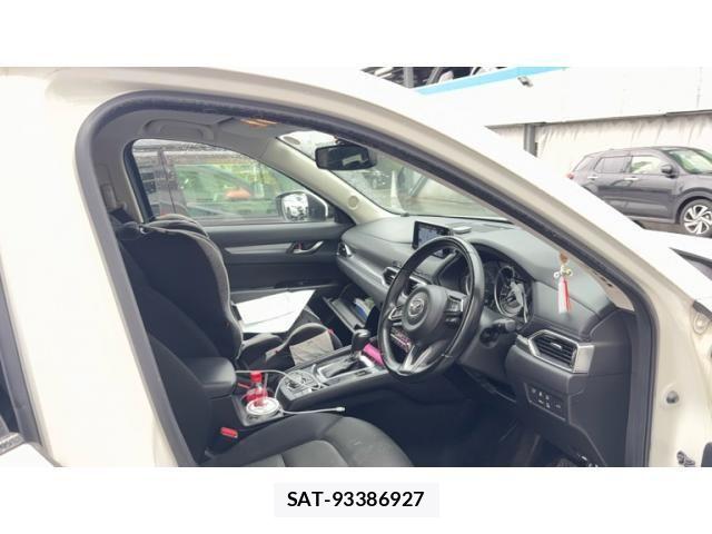 Mazda CX-5 2020-03 8035143-4