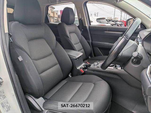 Mazda CX-5 2018-09 8741540-7