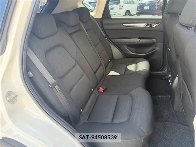 Mazda CX-5 2018-04 8457292-8