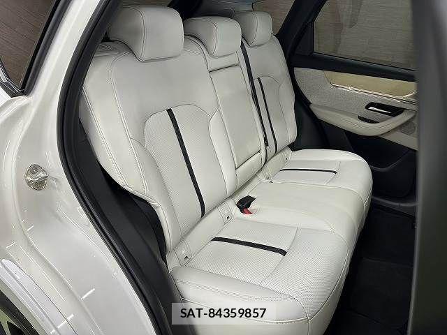 Mazda CX-60 2023-07 6814542-9