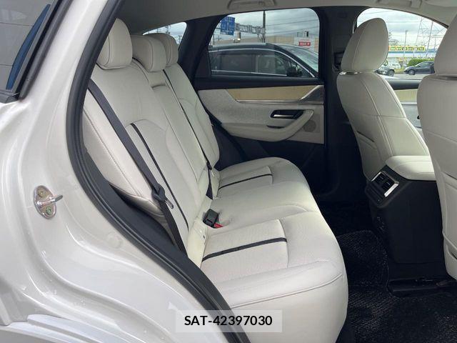 Mazda CX-60 2023-09 7271782-8