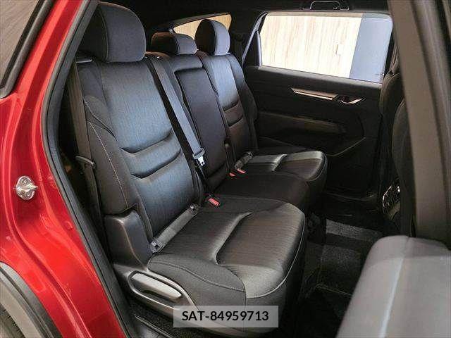 Mazda CX-8 2018-01 7217112-11