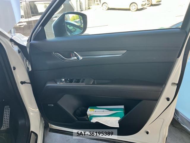 Mazda CX-8 2018-03 8411929-10