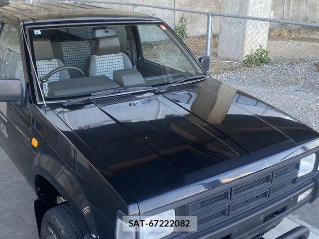 Nissan DATSUN PICKUP 1988-11 4937697-8