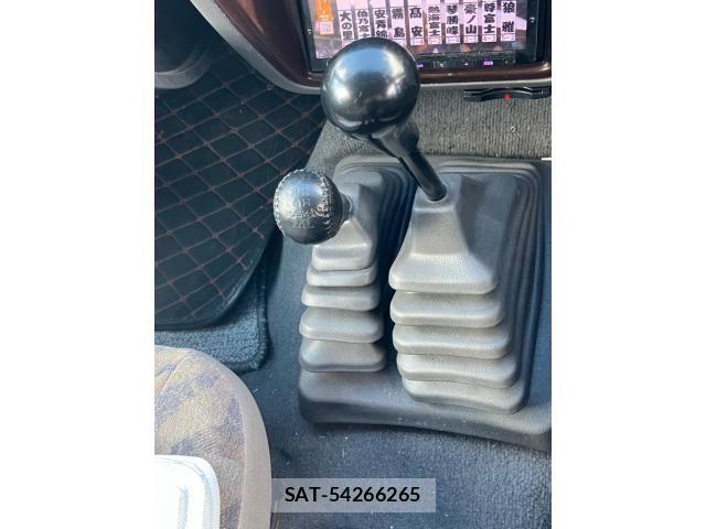 Nissan DATSUN PICKUP 1997-09 8879398-24