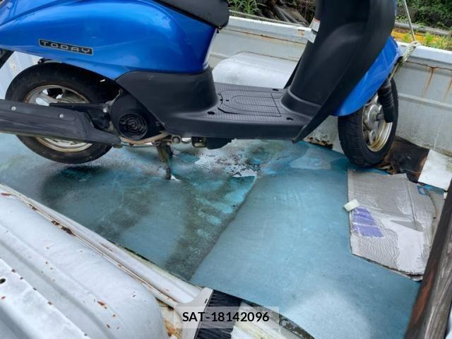 Nissan DATSUN TRUCK 1990-03 7784177-6