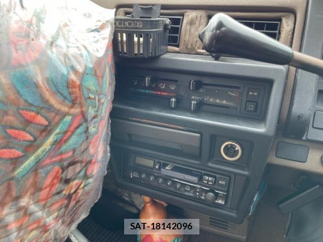 Nissan DATSUN TRUCK 1990-03 7784177-8