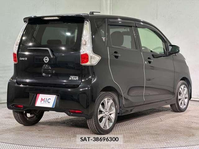 Nissan DAYZ 2014-01 6716008-4