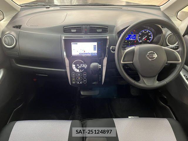 Nissan DAYZ 2013-08 6814640-1