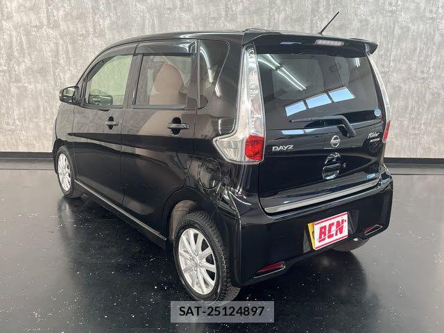 Nissan DAYZ 2013-08 6814640-8