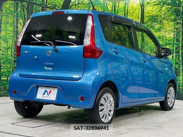 Nissan DAYZ 2015-01 6814637-16
