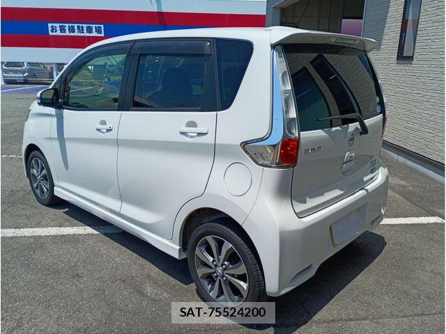 Nissan DAYZ 2013-07 6904152-4