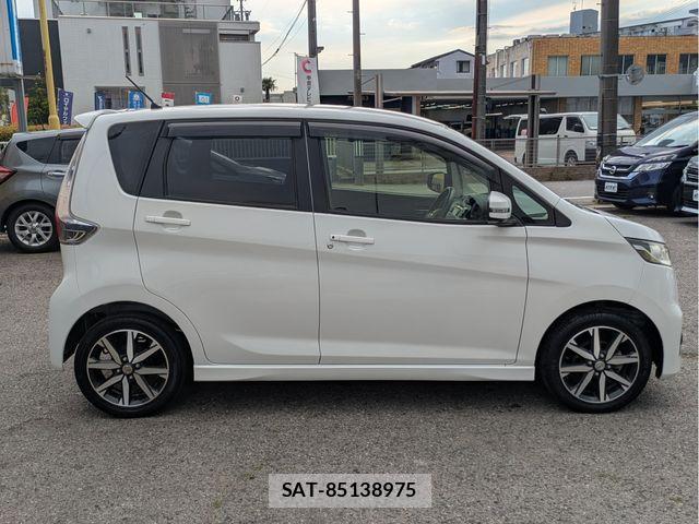 Nissan DAYZ 2015-06 6904148-21