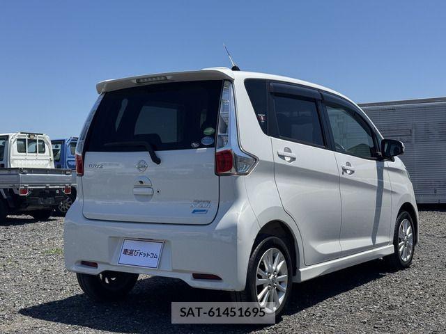 Nissan DAYZ 2013-07 7217152-7
