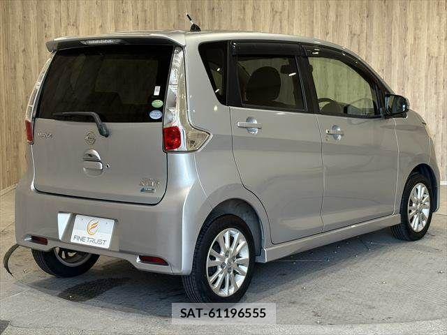 Nissan DAYZ 2013-08 7217162-16