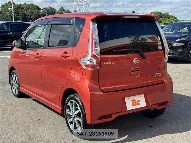 Nissan DAYZ 2017-01 7616099-12