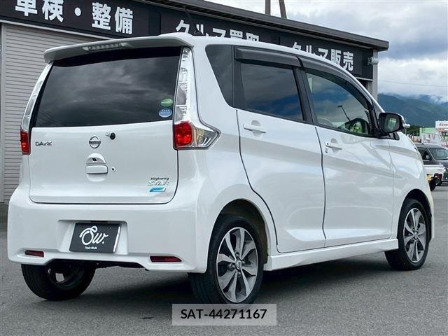 Nissan DAYZ 2013-10 7616123-4