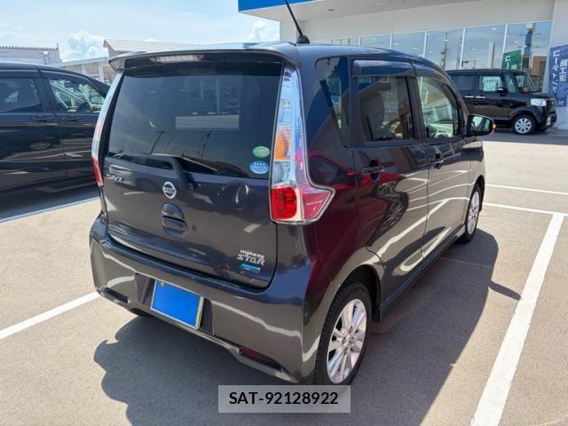Nissan DAYZ 2015-01 7961162-3