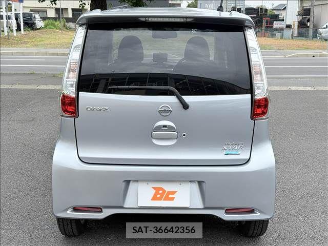 Nissan DAYZ 2015-01 8073536-22