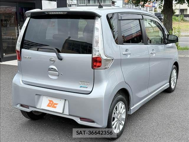 Nissan DAYZ 2015-01 8073536-23