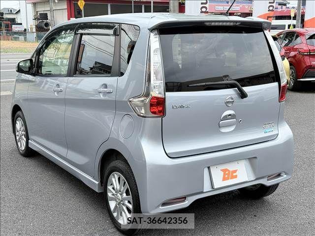 Nissan DAYZ 2015-01 8073536-7