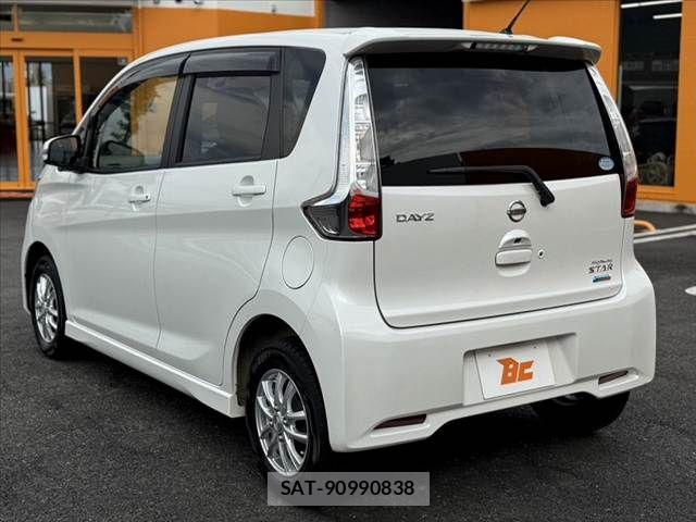 Nissan DAYZ 2013-07 8098828-12