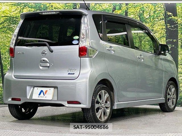 Nissan DAYZ 2013-12 8145708-16
