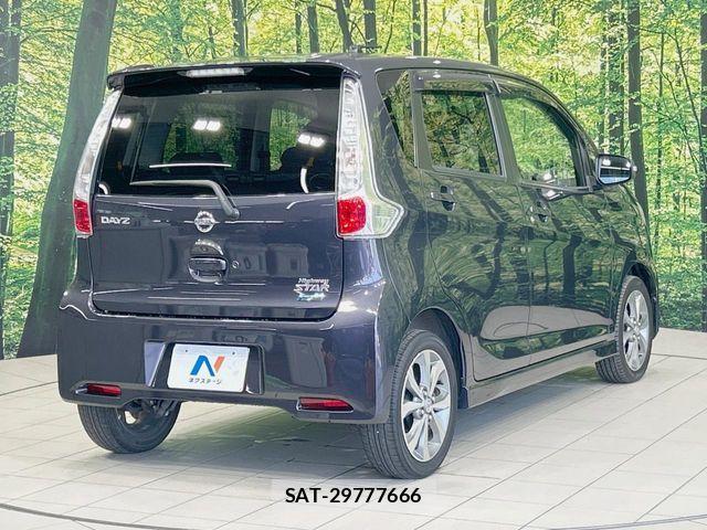 Nissan DAYZ 2014-03 8207234-16
