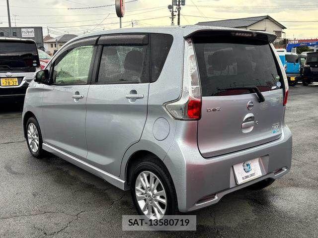 Nissan DAYZ 2015-09 8365525-4