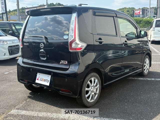 Nissan DAYZ 2019-01 8371590-13