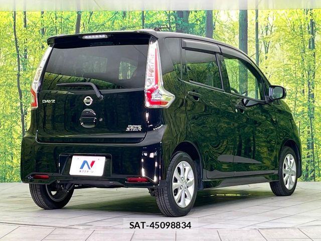 Nissan DAYZ 2017-05 8524314-16