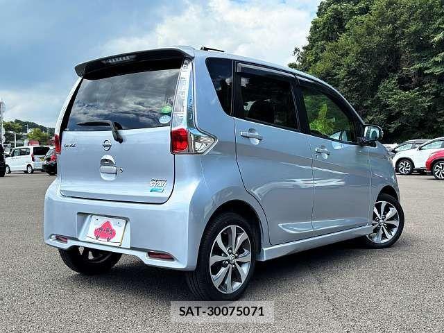 Nissan DAYZ 2015-04 8561668-2
