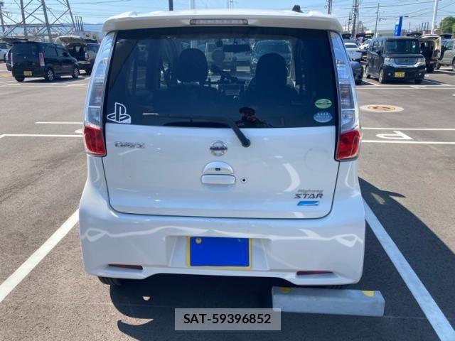 Nissan DAYZ 2014-01 8561671-9
