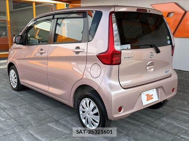Nissan DAYZ 2014-02 8666050-12