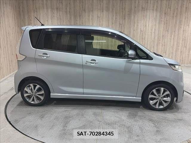 Nissan DAYZ 2014-06 8741630-17