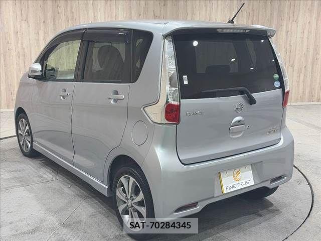 Nissan DAYZ 2014-06 8741630-20