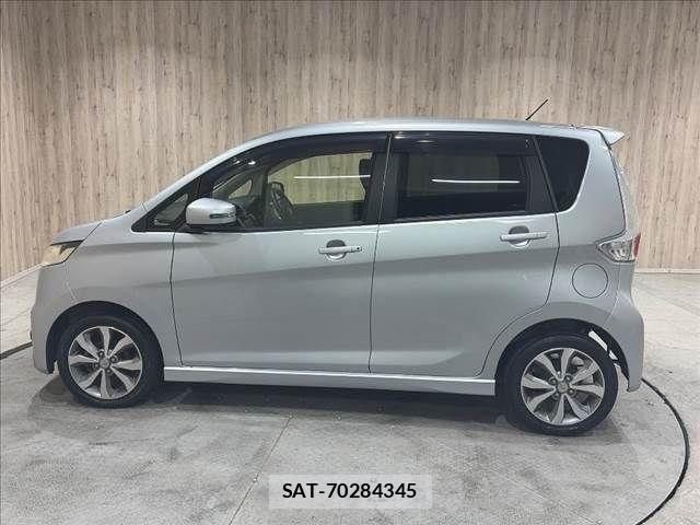 Nissan DAYZ 2014-06 8741630-21