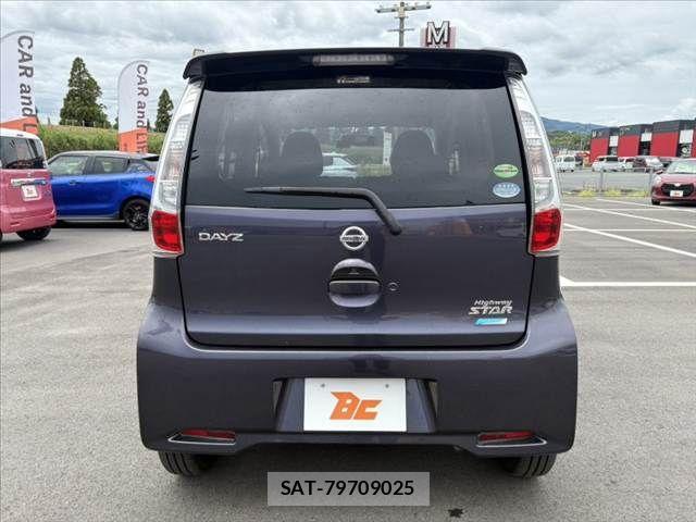 Nissan DAYZ 2014-07 8741631-12