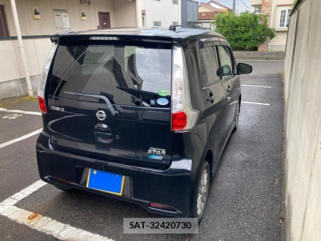 Nissan DAYZ 2013-12 8741642-3