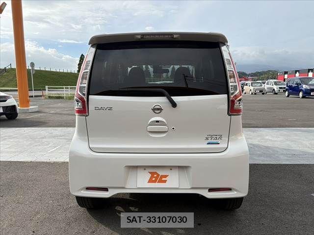 Nissan DAYZ 2015-11 8828639-13