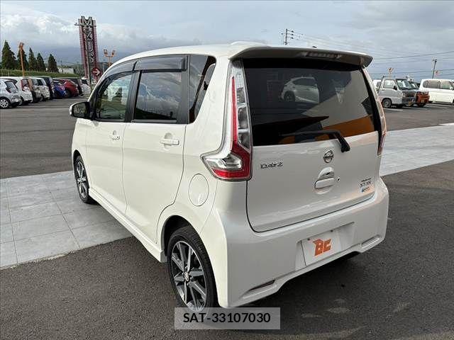 Nissan DAYZ 2015-11 8828639-14