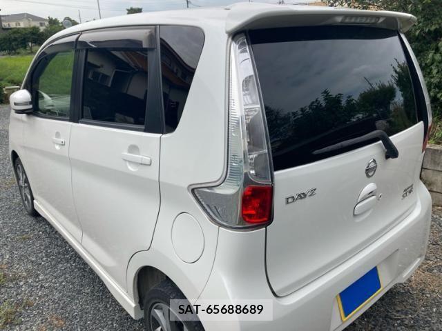 Nissan DAYZ 2013-09 8828647-3