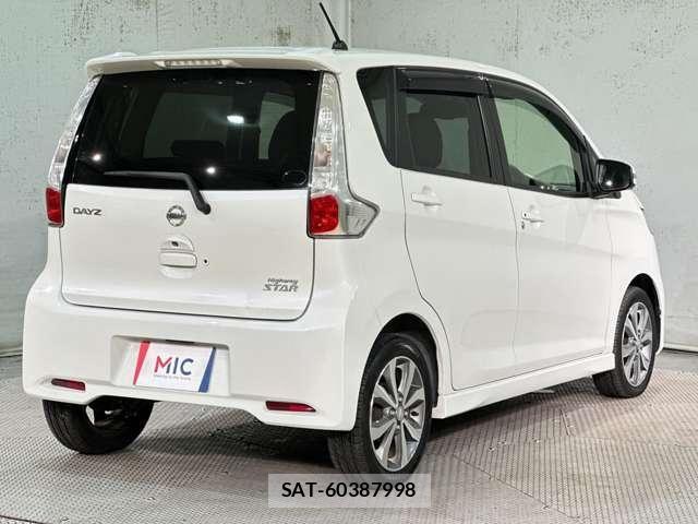 Nissan DAYZ 2015-09 8848682-4
