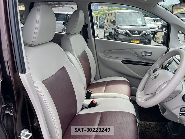 Nissan DAYZ 2017-11 8870798-9